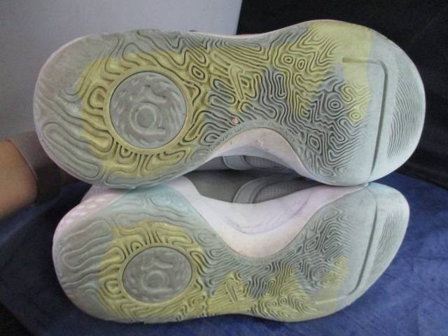 Load image into Gallery viewer, Used Nike KD Trey 5 X Wolf Grey Volt Basketball Shoes Size 7.5
