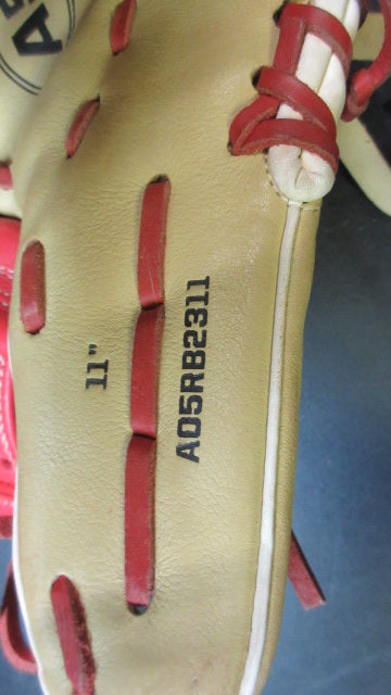Used Wilson A500 11" Glove - RHT - NEEDS TO BE RELACED-