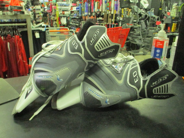 Load image into Gallery viewer, Used CCM Vector 03 Hockey Skates Size 9
