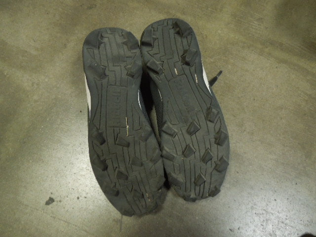 Load image into Gallery viewer, Used Riddel Edge Low Cleats Size 5 (Damage On Front)
