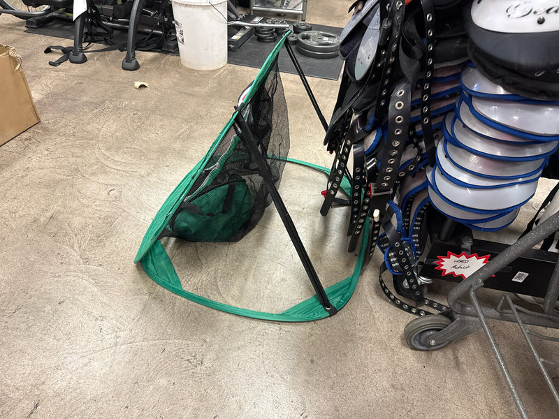 Load image into Gallery viewer, Used Backyard Birdie Chipping Trainer with Carry Bag and Training Balls
