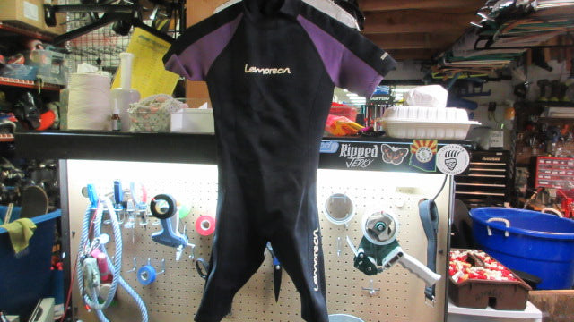Load image into Gallery viewer, Used Lemorecn 2mm Shorty Wetsuit - Size 10
