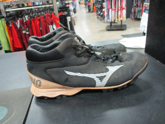 Used Mizunio Wave Lightrevo Size 8 Cleats