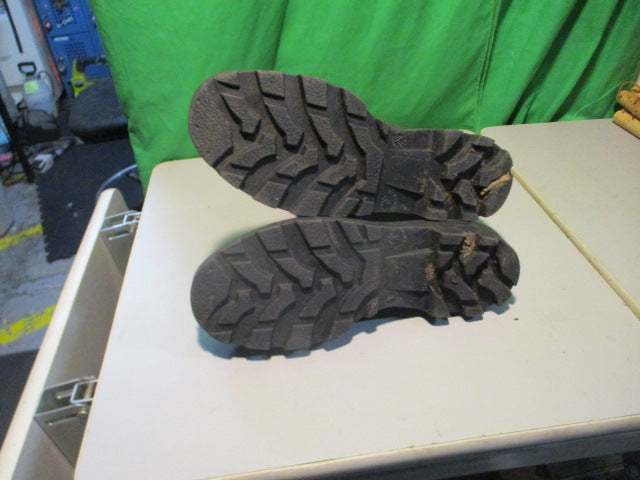 Load image into Gallery viewer, Used Black Size 8 Rain Boots
