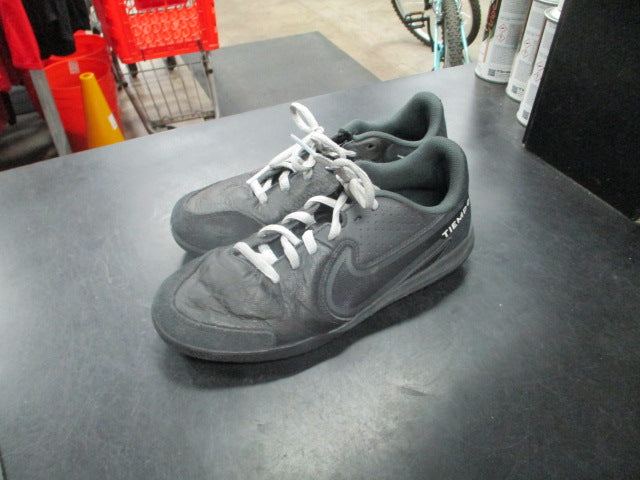 Load image into Gallery viewer, Used Nike Tiempo Legend 9 indoor youth turf cleats size 2.5Y
