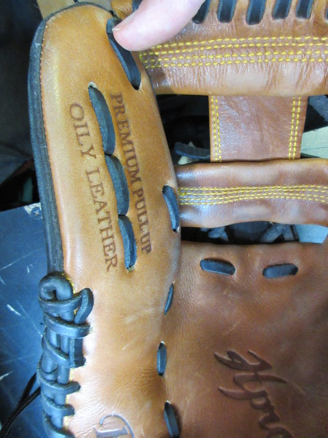Load image into Gallery viewer, Used Buckler H-Pro 11.5" Baseball Antique Leather Infielder Glove - RHT
