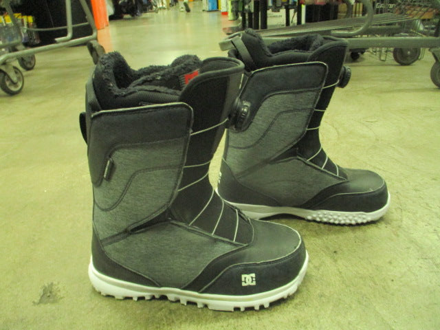 Load image into Gallery viewer, Used DC Search BOA Snowboard Boots Size 9
