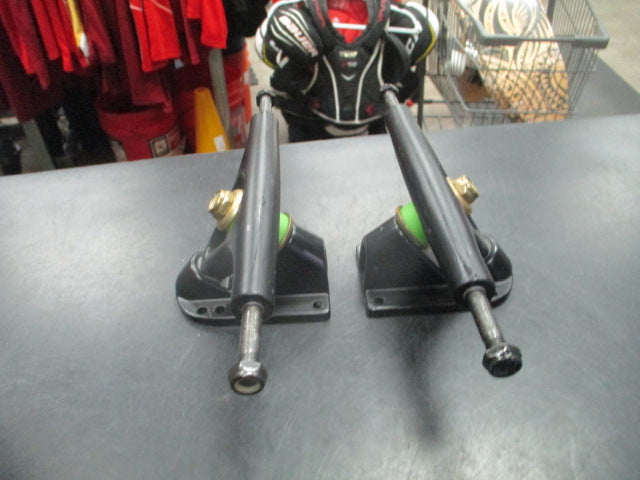 Load image into Gallery viewer, New SKATEBOARD TRUCKS Set of 2 Black
