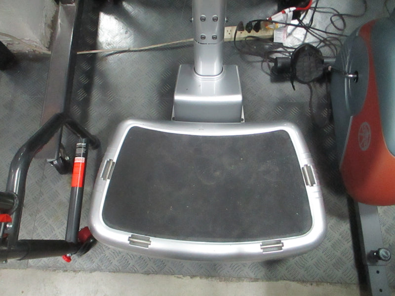 Load image into Gallery viewer, Used Power Plate Personal Fitness Vibration Plate - 2008 Model
