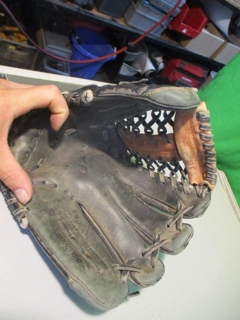 Used Easton Mako 11.5 Glove - RHT