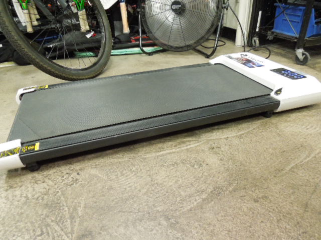 Load image into Gallery viewer, Used Deeerun Smart Under Desk App Controlled Walking Pad
