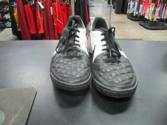 Used Nike Tiempo Size 10 Indoor Soccer Cleats