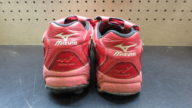 Load image into Gallery viewer, Used Mizuno Softball Cleats - Size 7
