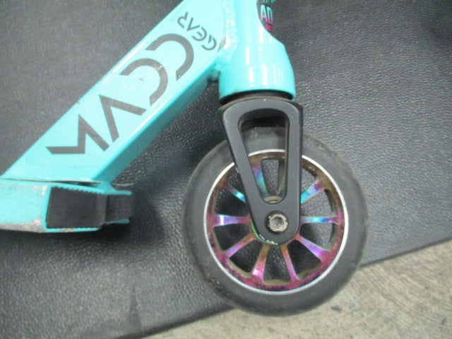 Load image into Gallery viewer, Used Madd Gear Pro Trick Scooter
