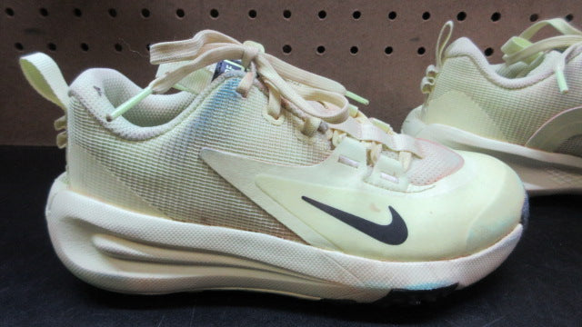 Load image into Gallery viewer, Used Nike Turf Shoes - Size Youth 3
