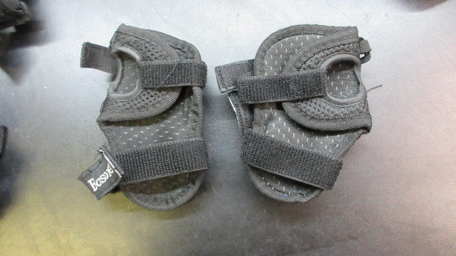 Load image into Gallery viewer, Used Skating Wrist Guards
