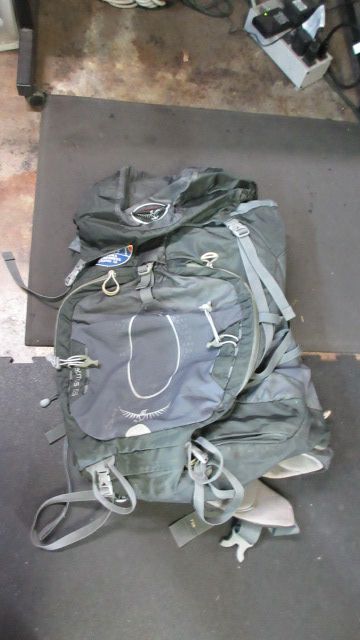 Load image into Gallery viewer, Used Osprey Atmos 65 Backpack Size Small
