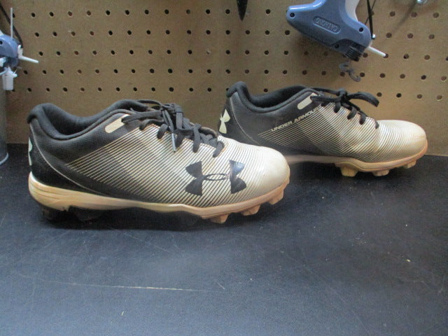 Load image into Gallery viewer, Used Under Armour Men's Leadoff Low RM Baseball Cleats - Size Youth 6
