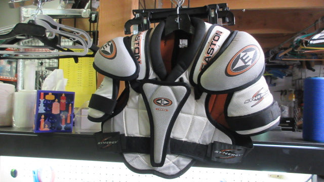 Load image into Gallery viewer, Used Easton Synergy 300 JR Hockey Shoulder Pads - Youth Large
