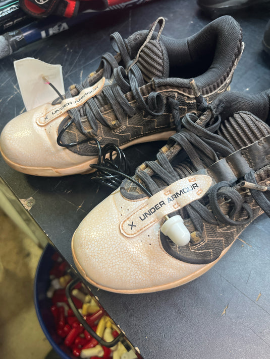 Used Under Armor Black and White Cleats Size 3Y