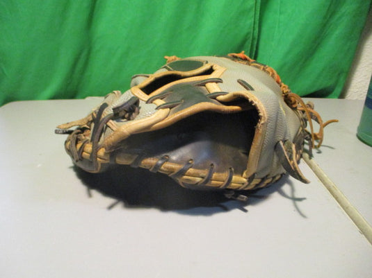 Used Wilson A2000 SuperSkin Spin Control SCM1D 33.5" Catchers Mitt