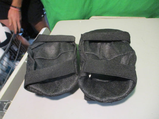 Used Mongoose Adult Skating knee Pads