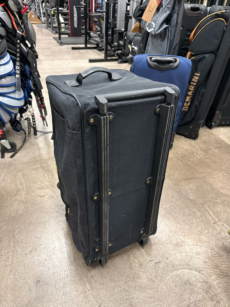 Load image into Gallery viewer, Used Bay Bags Travel Box Bag with inner Hard Skeleton
