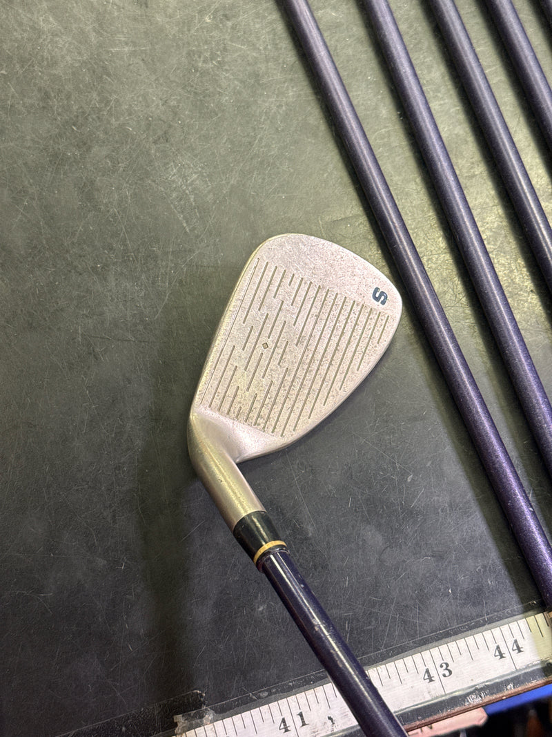 Load image into Gallery viewer, Used Top Flite Tour Diamond Ladies 6pc Right Hand Iron Set 4-9i no 6 and Sw
