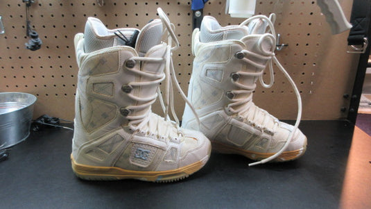 Used DC Faze Snowboard Boots - Size 6