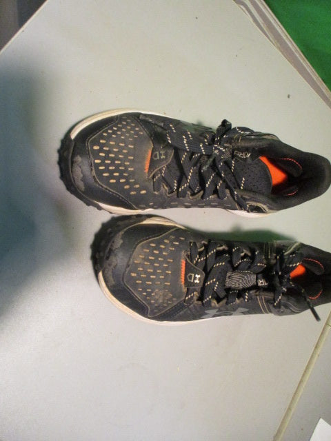 Load image into Gallery viewer, Used Under Armour Charged Turf Shoes Size 3Y
