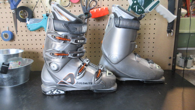 Load image into Gallery viewer, Used Dolomite XS Seven 07 Ski Boots - Size 26-26.5
