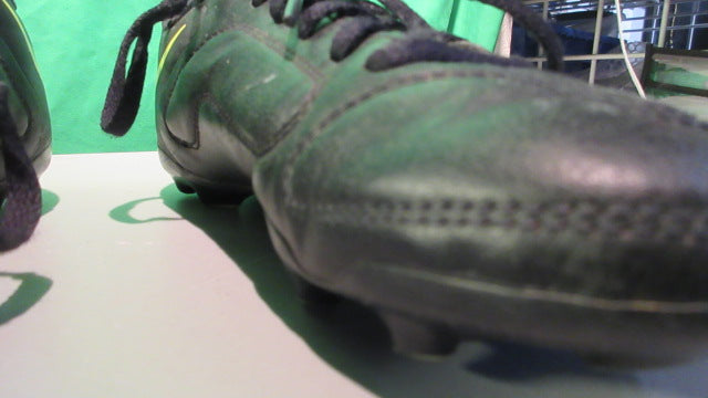 Load image into Gallery viewer, Used Nike Tiempo Youth 1Y Soccer Cleats
