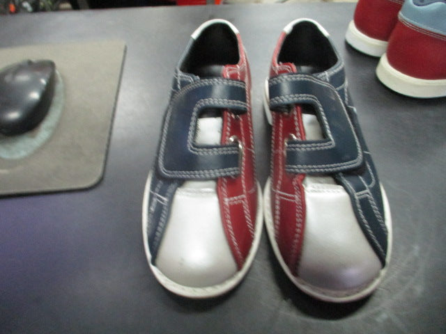 Load image into Gallery viewer, Used Classic Rental Bowling Shoes Size 3
