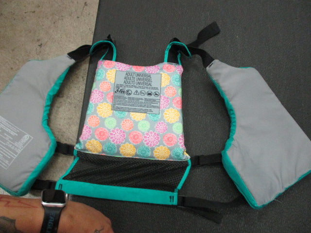 Load image into Gallery viewer, Used Onyx Adult Universal Life Jacket
