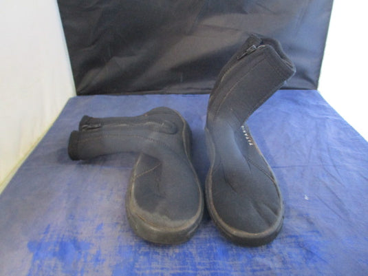 Used Akona Titanium AKBT164 Dive Boots Size 5