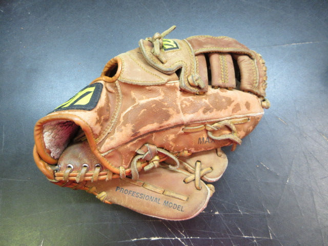 Load image into Gallery viewer, Used Mizuno MZ1175 11.75" Leather Glove - RHT
