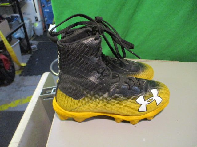 Load image into Gallery viewer, Used Under Armour Highlight Size Youth 2 High Top Cleats
