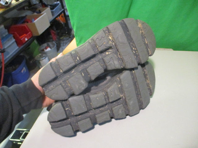 Load image into Gallery viewer, Used Onward Cloudaway Size 7.5 Mens Running Shoes
