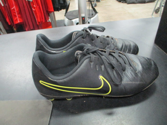 Load image into Gallery viewer, Used Nike Tiempo Size Youth 3 Soccer Cleats
