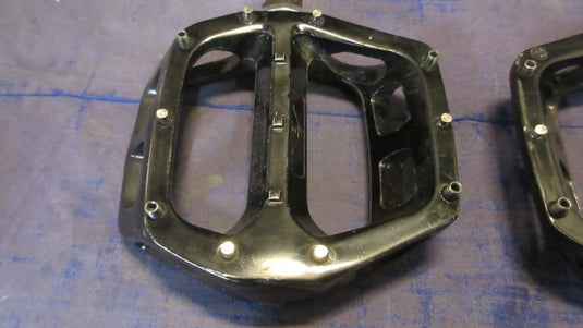 Used DMR Bikes V8 G0 Pedals - small wear