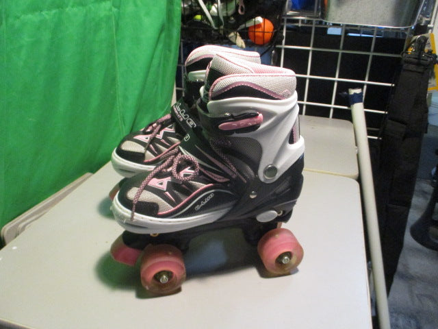 Load image into Gallery viewer, Used C-Luo Medium Adjustable Roller Skates
