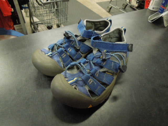 Load image into Gallery viewer, Used Keen Washable Breathable Water Shoes No Size Found 9" Long
