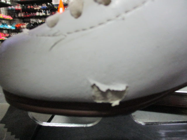Load image into Gallery viewer, Used Jackson Mystique Mark II Size 3.5 Figure Skates (Has Wear)
