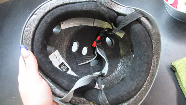 Load image into Gallery viewer, Used Triple Eight NYC Bicycle Helmet - Size L/XL
