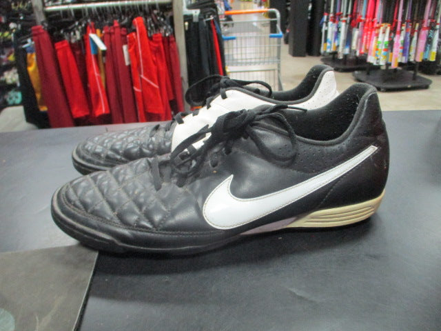 Load image into Gallery viewer, Used Nike Tiempo Size 10 Indoor Soccer Cleats
