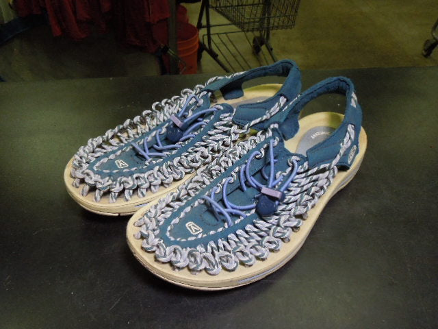 Load image into Gallery viewer, Used KEEN Uneek Sandals Size 9
