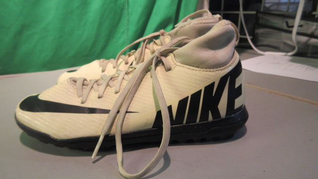 Load image into Gallery viewer, Used Nike Mercurial Superfly 9 Club Youth 2.5Y Indoor Soccer Turf Cleats
