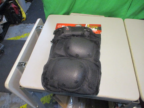 Used Razor Youth 8+ Skaing Pad Set