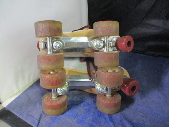 Load image into Gallery viewer, Used Candi Girl Carlin Quad Roller Skates Womens Size 7 - small smudges
