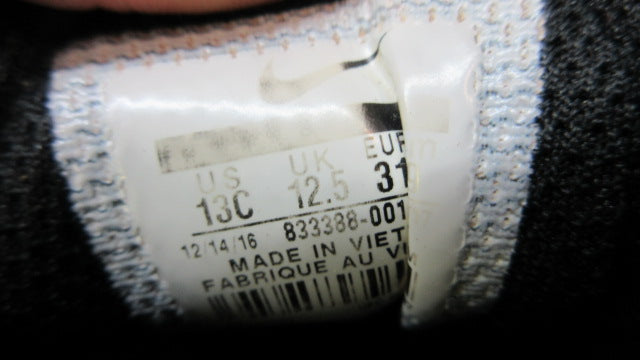 Load image into Gallery viewer, Used Nike Vapor 2 Shark Football Cleats - Size Youth 13
